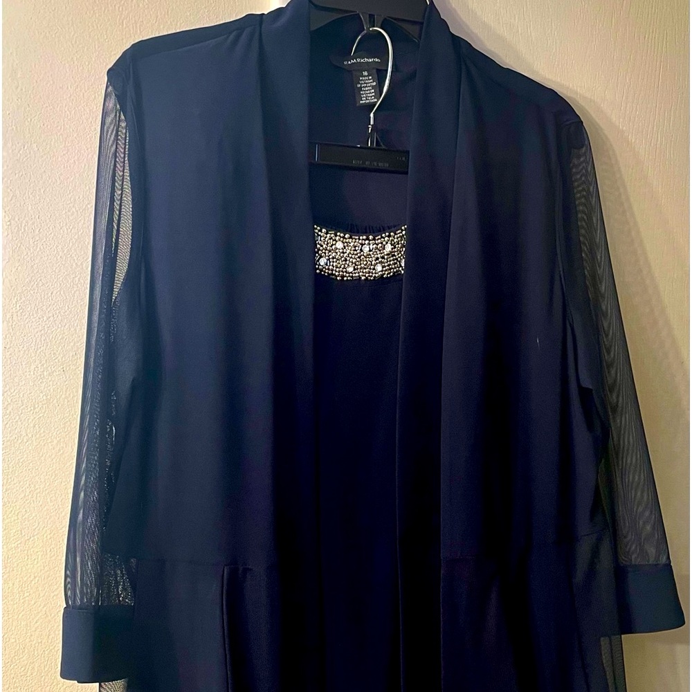 R & M Richards stretch 3/4 sleeve beaded scoop neck 2 piece pantsuit.